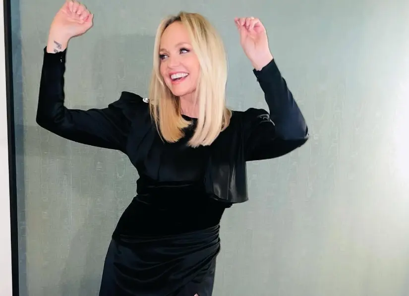 Se incorpor&oacute; a la banda en 1995 en sustituci&oacute;n de Michelle Stephenson.