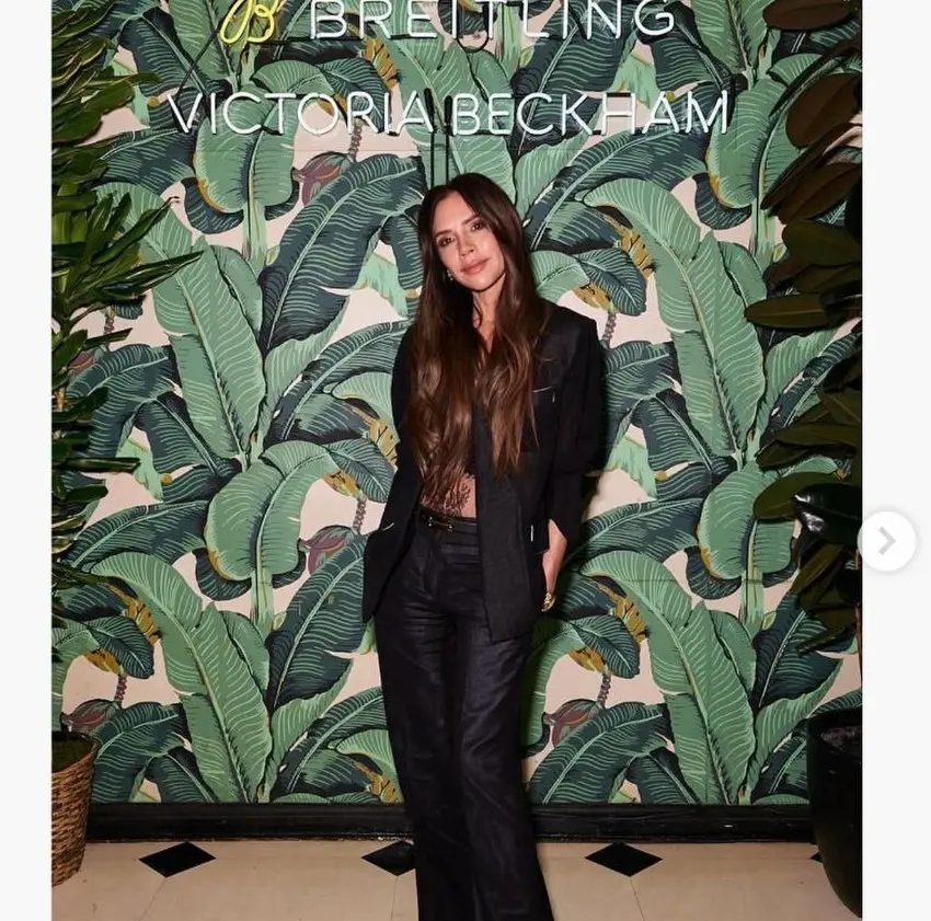 Tambi&eacute;n era conocida como Posh Spice. Tras salir de la banda, se convirti&oacute; en dise&ntilde;adora de moda y empresaria.