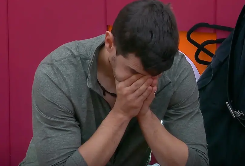Adri&aacute;n Marcelo pagar&iacute;a multa por abandonar el reality