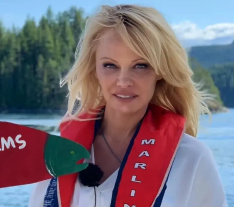 Ahora tiene 57 a&ntilde;os. Ha realizado algunos cameos en pel&iacute;culas como Baywatch.