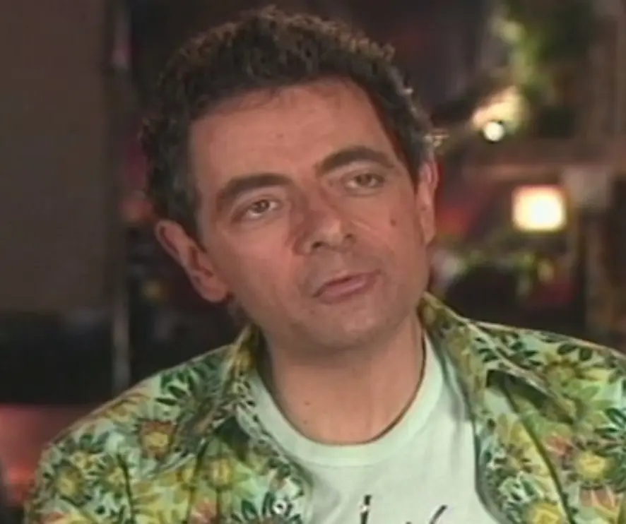 Rowan Atkinson interpret&oacute; a Emile Mondavarious