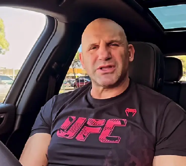 Ahora tiene 57 a&ntilde;os. Ha aparecido en series como Housos y Swift and Shift Couriers.<br>