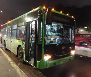 Golpean RTP nuevo que iba a estrenarse en CDMX; así terminó la unidad