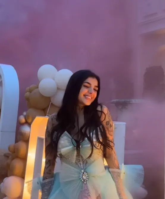 La mujer anunció hace unas semanas su embarazo Instagram @karelyruiz