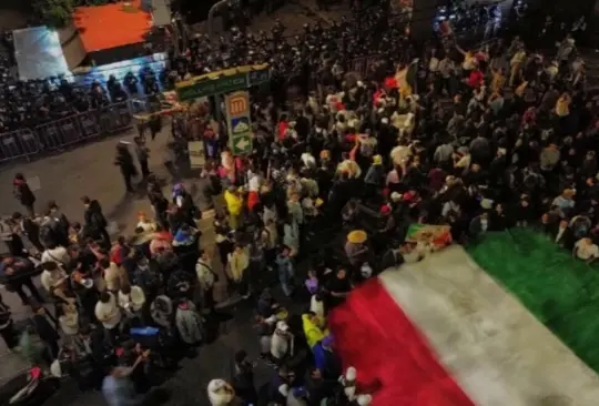 Policías se enfrentan con manifestantes que intentaron ingresar a la sede alterna del Senado