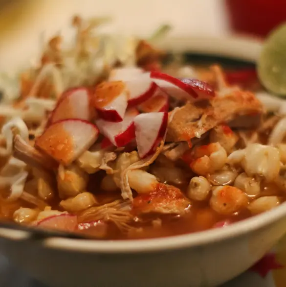 ¿De verdad se hacía con carne humana? Este es el origen del pozole