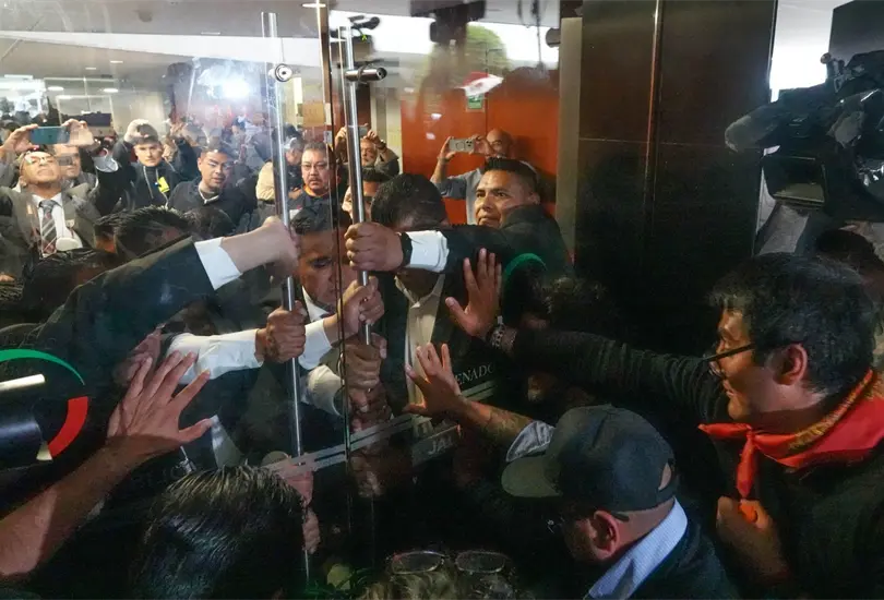 Asalto, secuestro y traici&oacute;n en el Senado por la Reforma Judicial