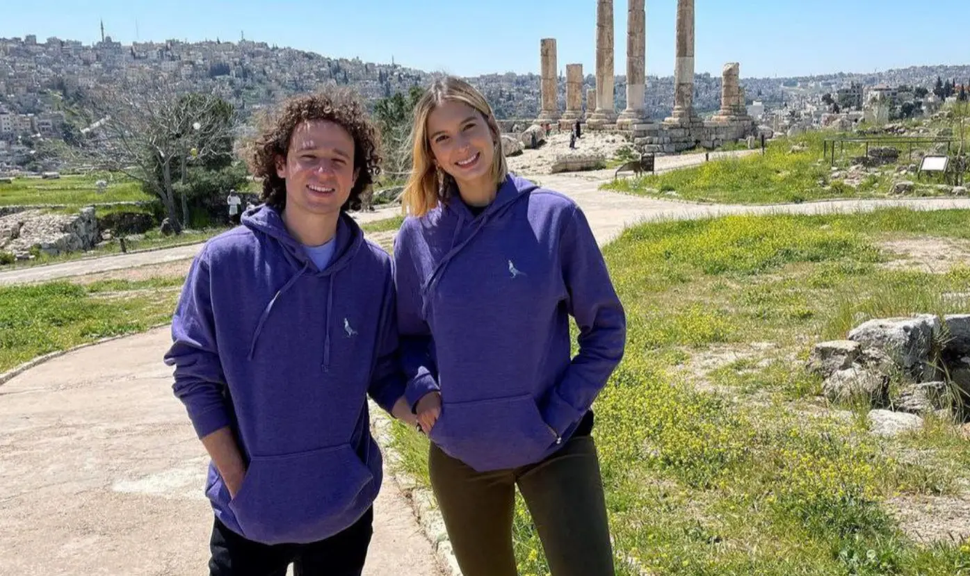 Es una modelo venezolana, pero desde hace a&ntilde;os vive en M&eacute;xico, y gracias a su relaci&oacute;n con Luisito Comunica goza de gran popularidad en redes sociales. En Instagram tiene 4.6 millones de seguidores.<br>