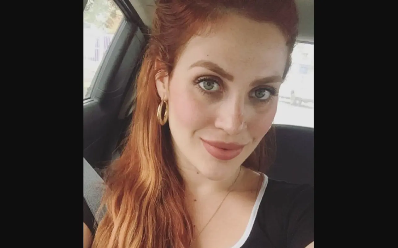 Es una influencer originaria de Rep&uacute;blica Checa conocida por su canal de YouTube 'CHECAndo M&eacute;xico', donde muestra su proceso para aprender "espa&ntilde;ol mexicano". En Instagram tiene 177 mil seguidores.