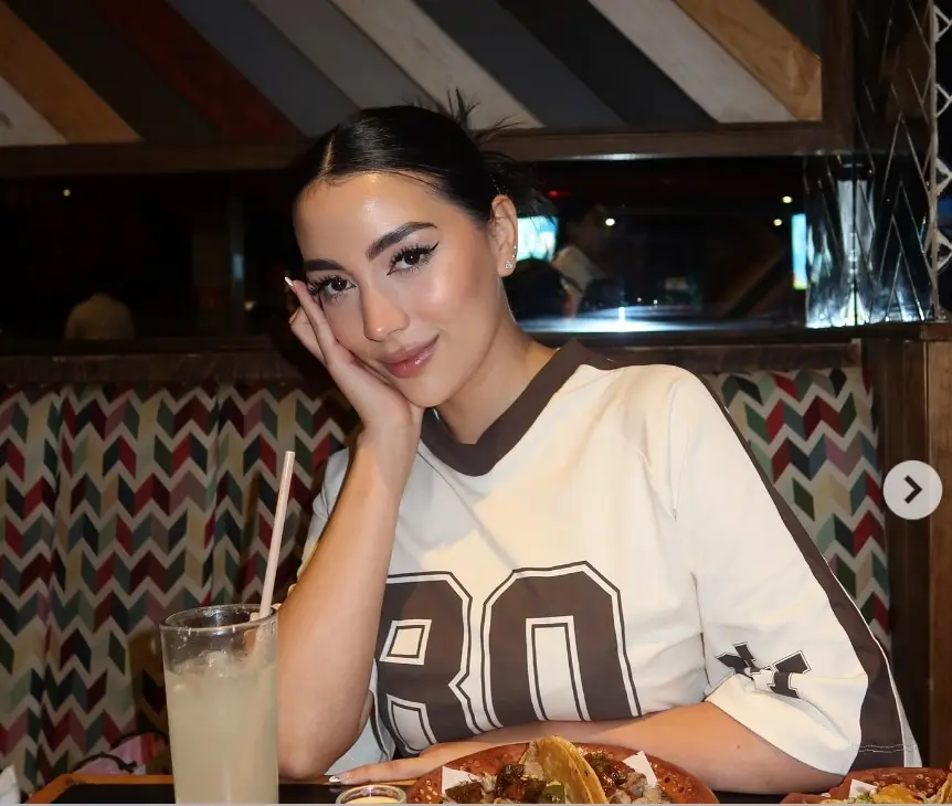 Inicialmente Claudia, de Chile, y Jaso, de Corea, hac&iacute;an vlogs de su vida en Ciudad de M&eacute;xico. Tras terminar su relaci&oacute;n, ella comenz&oacute; a compartir contenido en su canal Claudipia.