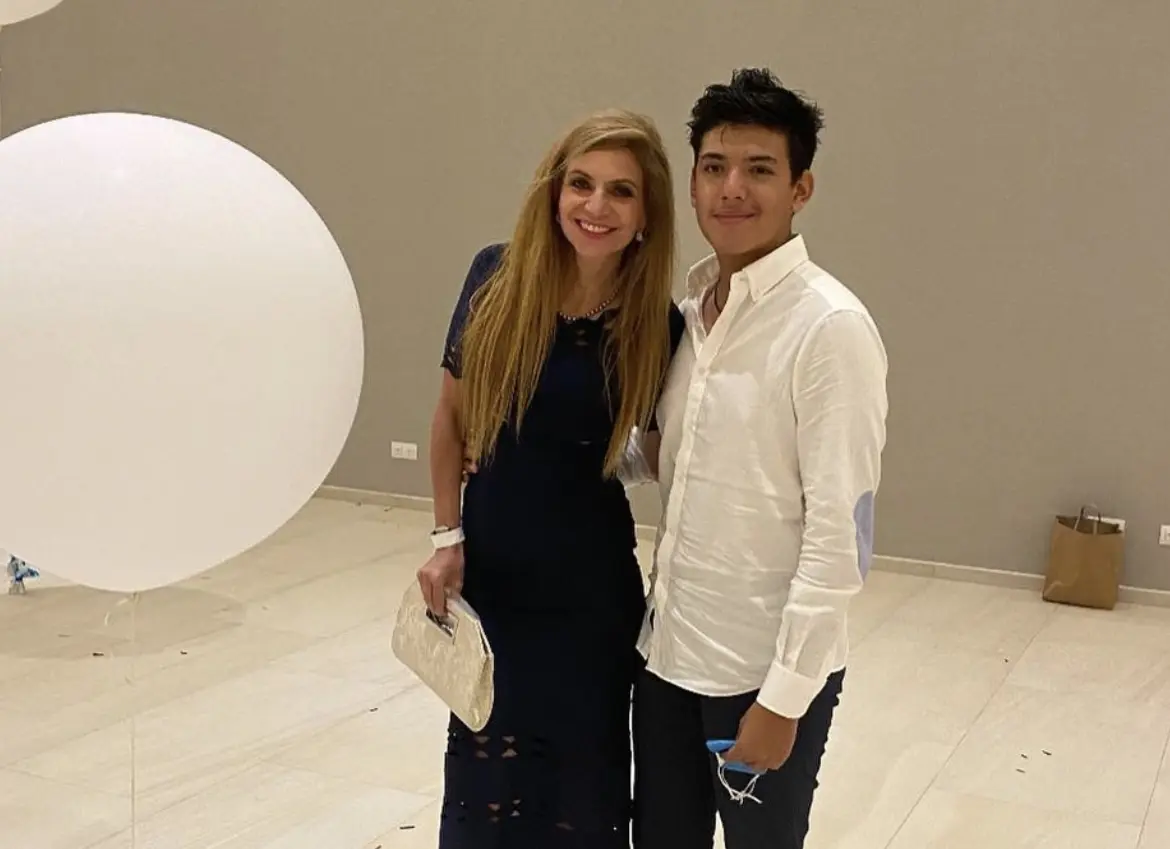 También participó en reality shows como Big Brother VIP 3 en 2004.<br>