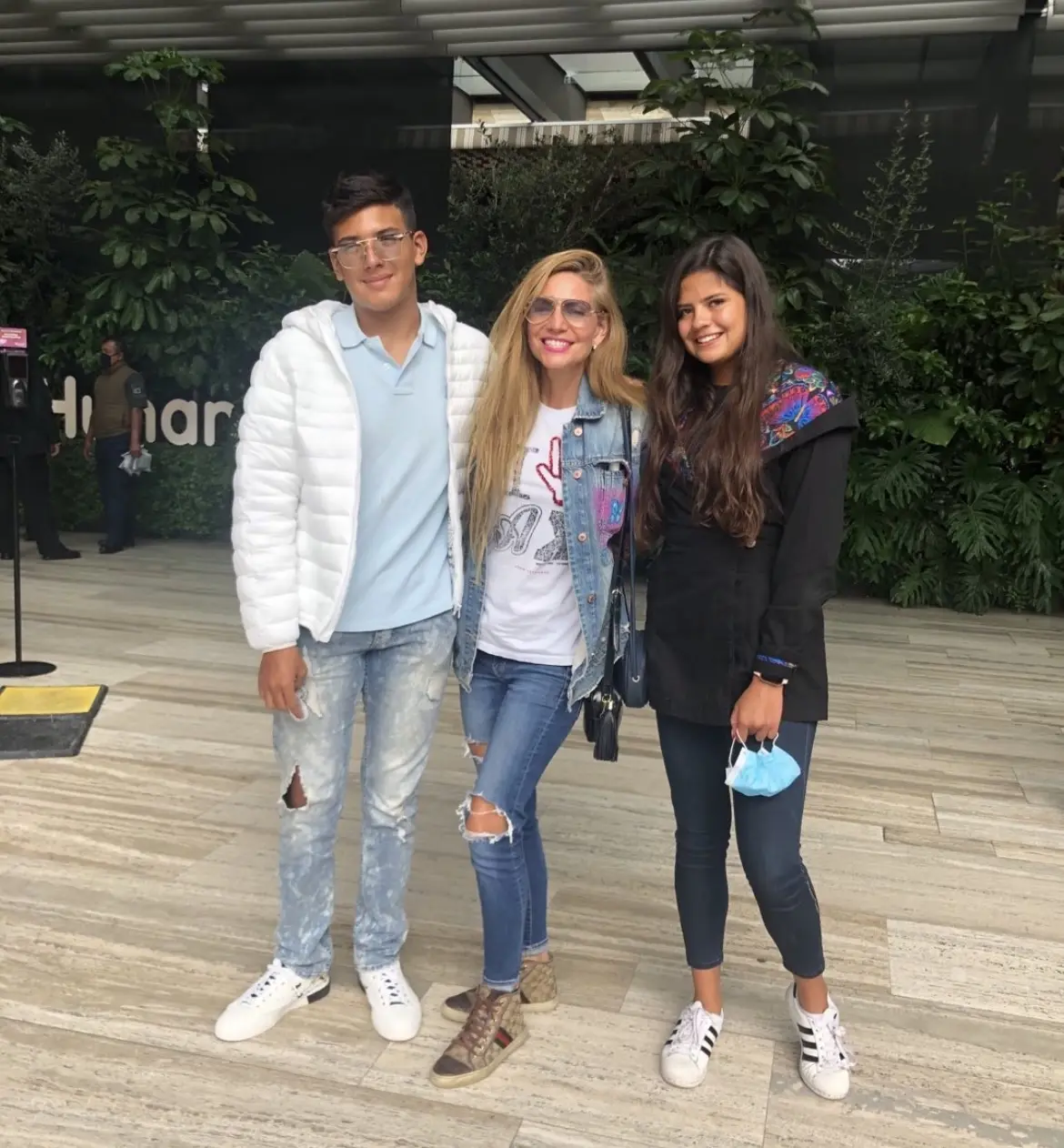 Según ha contado, su hijo se sacó un ojo por un accidente en Cancún y perdió la visión, mientras ella grababa una telenovela en la Ciudad de México.<br>