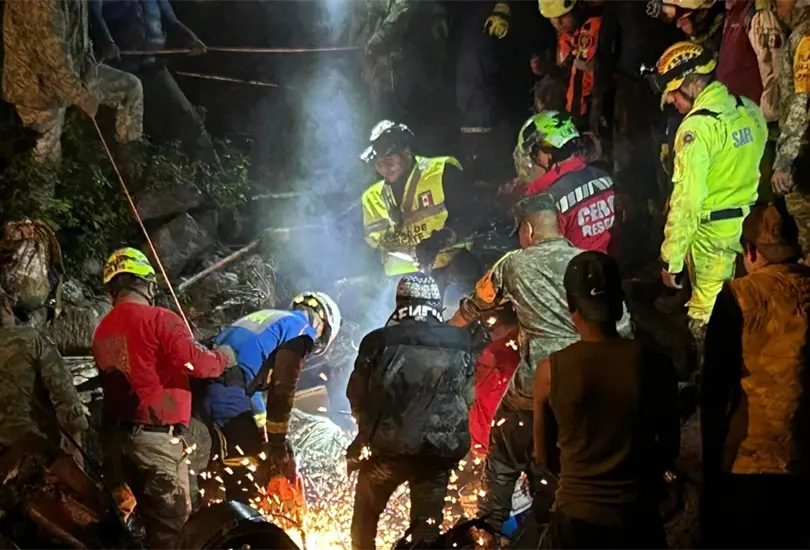 Im&aacute;genes del derrumbe en Jilotzingo, Estado de M&eacute;xico.