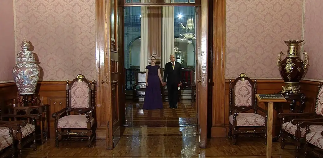 El presidente Andrés Manuel López Obrador aparece acompañado de Beatriz Gutiérrez Müller.<br>