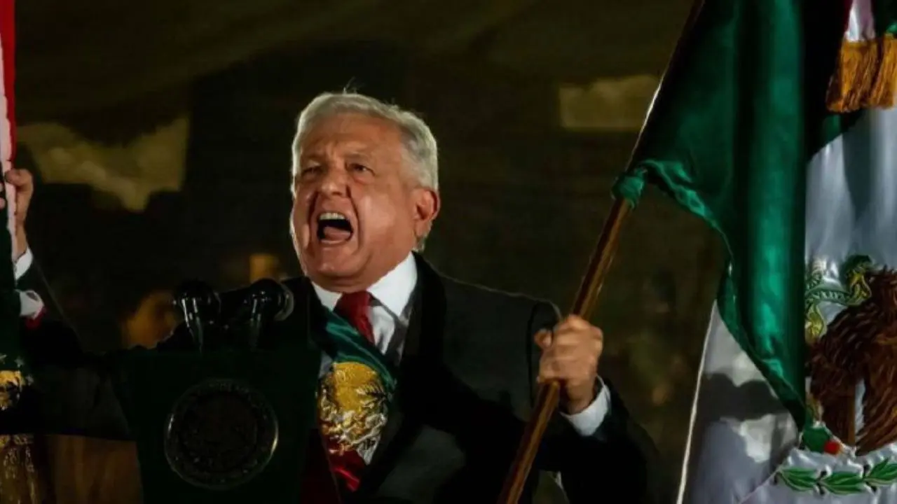  Siendo su último Grito de Independencia como presidente, <span class=highlighting>AMLO</span> agradeció a la población mexicana por el sexenio 2018-2024. 