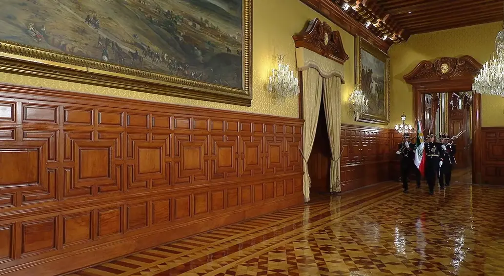 A las 22:56 comenzó la ceremonia protocolaria del 214.º aniversario del Grito de Independencia.<br>