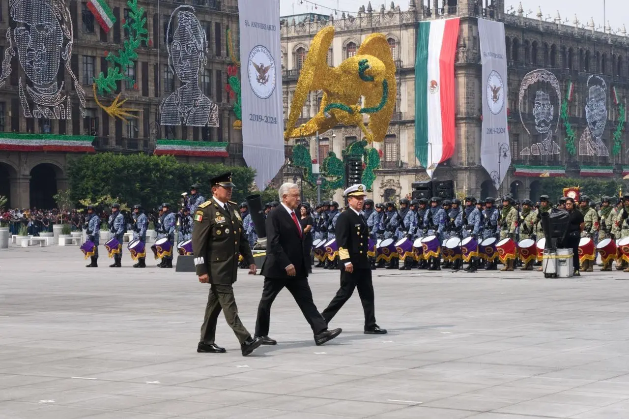 AMLO inicia el Desfile Militar.<br><br>