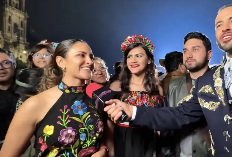 Impiden a joven hablar de AMLO en fiesta mexicana de Las Estrellas