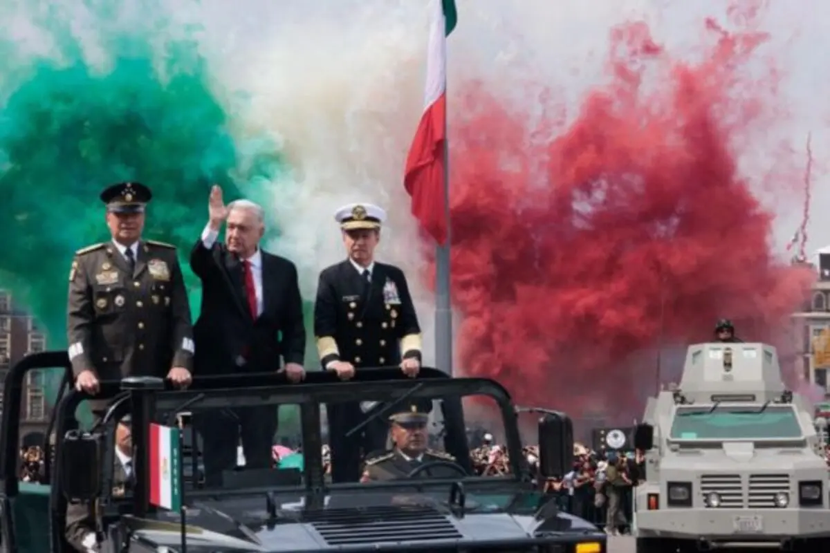  López Obrador en su último desfile militar como presidente. 