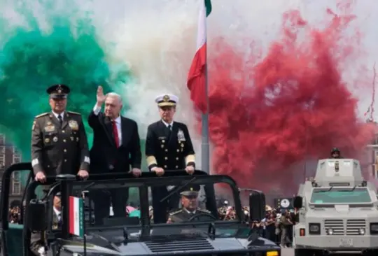 López Obrador en su último desfile militar como presidente.