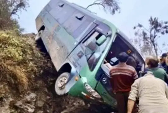 Autobús con mexicanos se sale del camino y vuelca en Machu Picchu