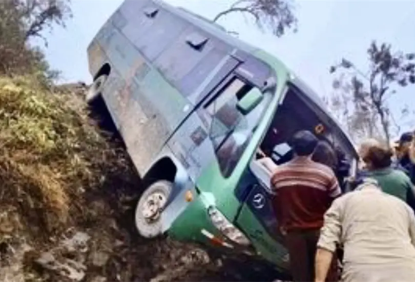 Autob&uacute;s con mexicanos se sale del camino y vuelca en Machu Picchu
