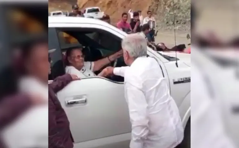 Saluda AMLO a la mamá de El Chapo Guzmán. Especial