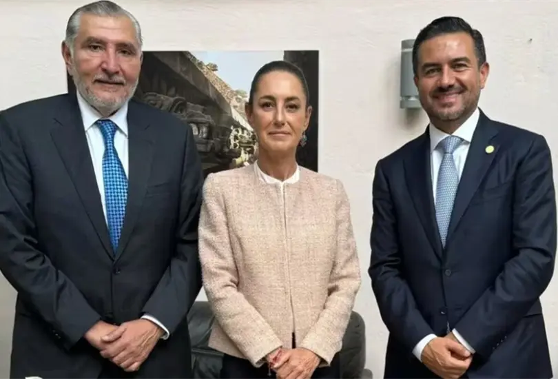 La presidente electa recibió en su Casa de Transición al senador expulsado del PAN. La presidente electa recibió en su Casa de Transición al senador expulsado del PAN.