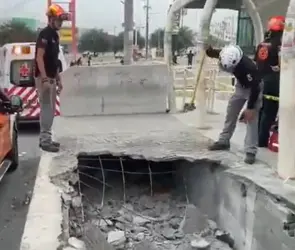 Socavón se traga a usuarios que esperaban el Transmetro