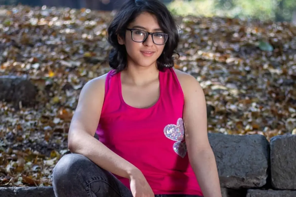 Sin embargo, durante la clase, un estudiante la llam&oacute; 'compa&ntilde;era', lo que caus&oacute; su frustraci&oacute;n y comenz&oacute; a llorar.