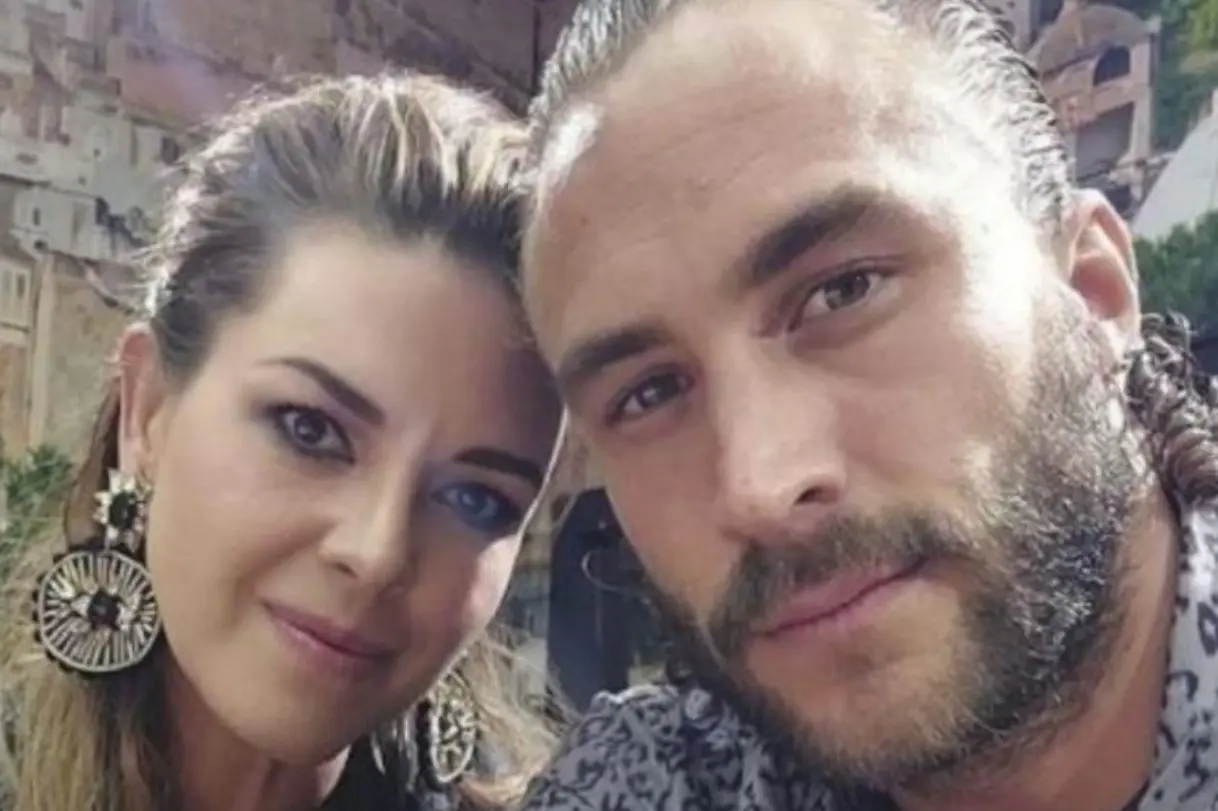 Se conocieron en la primera temporada de 'La Casa de los Famosos' de Telemundo y al salir continuaron con su romance, pero a los pocos meses terminaron.