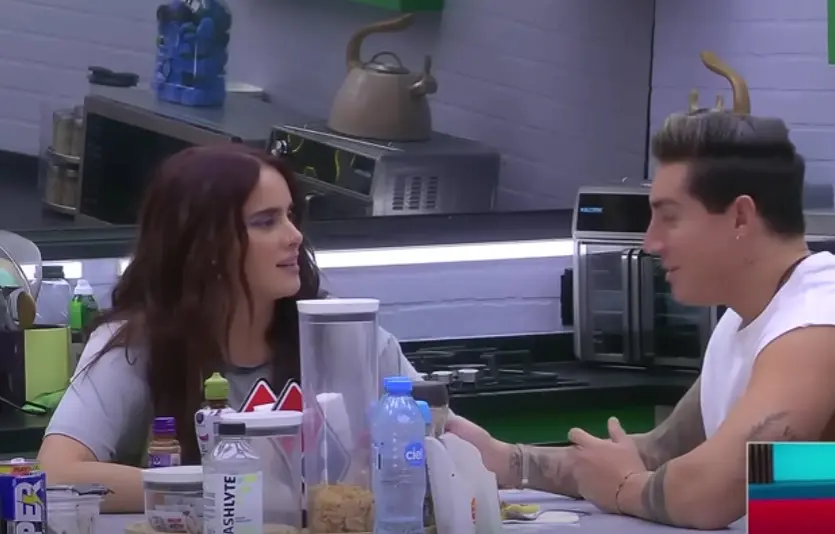 Se conocieron en la segunda temporada de 'La Casa de los Famosos México'. Su relación ha sido intermitente y se ha visto afectada por los celos de Gala.