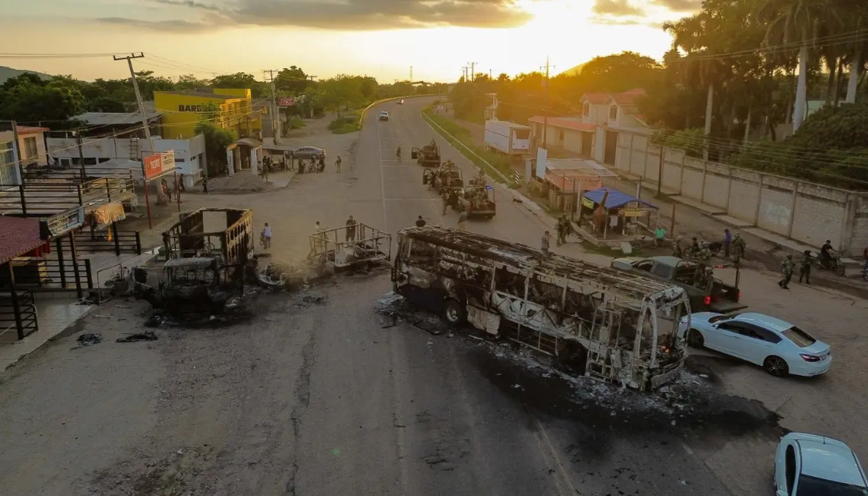 Bloqueos con automóviles incendiados en Culiacán, Sinaloa, 29 de agosto del 2024. Cuartoscuro