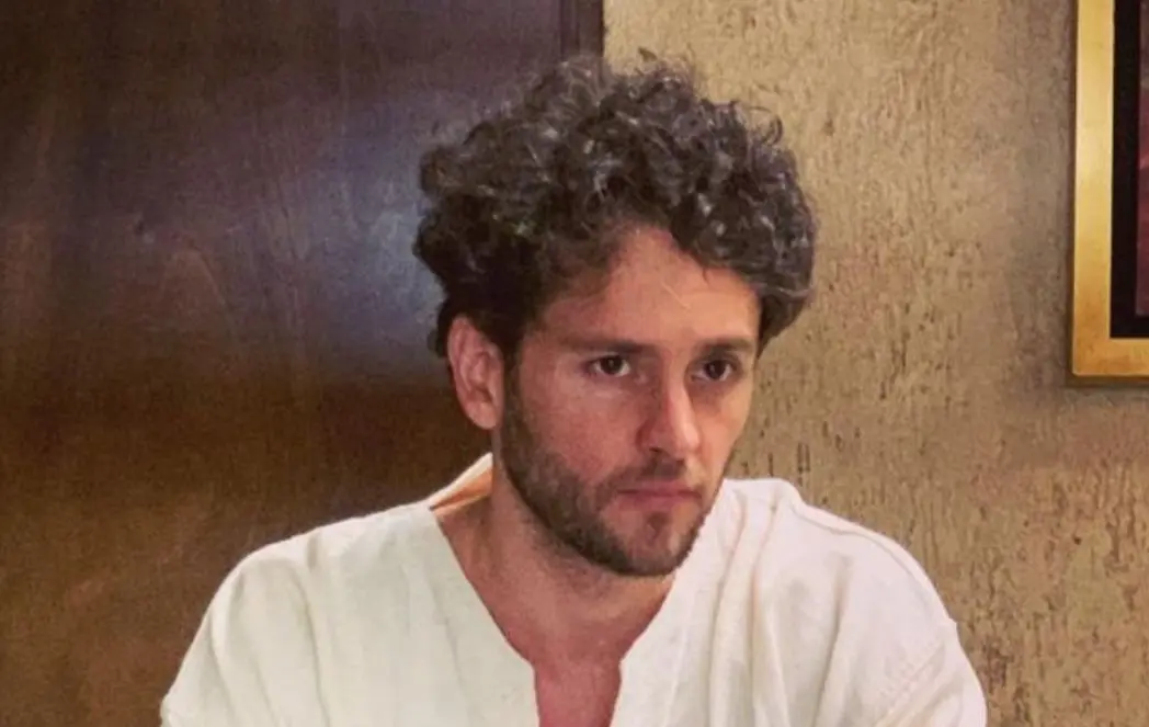 Ahora tiene 37 años. También participó en la gira de reencuentro de RBD y ha trabajado en series como Kdabra y Diablero.