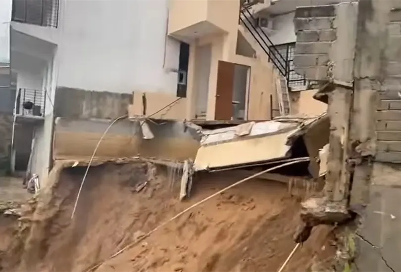 Hurac&aacute;n John: deslave arrasa casa con alberca en Acapulco