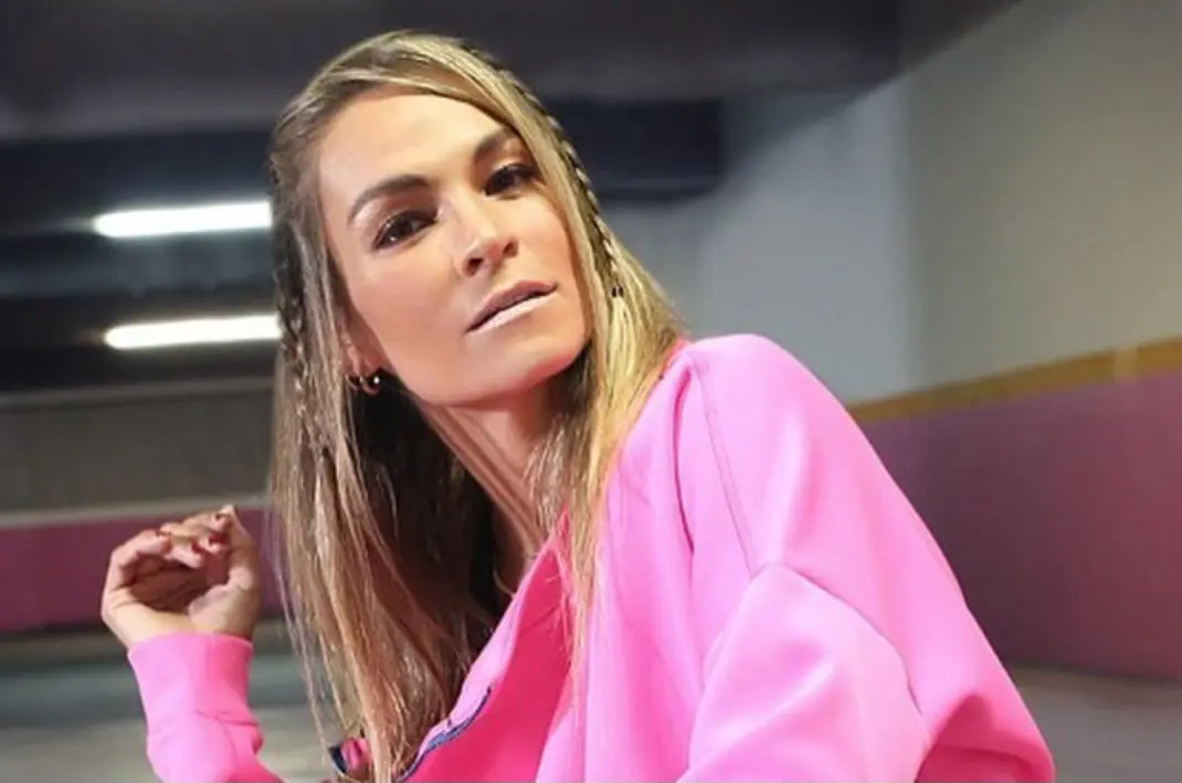 También fue conductora de un programa en internet llamado Se te estuvo di y di, junto a influencers como Pablo Chagra.