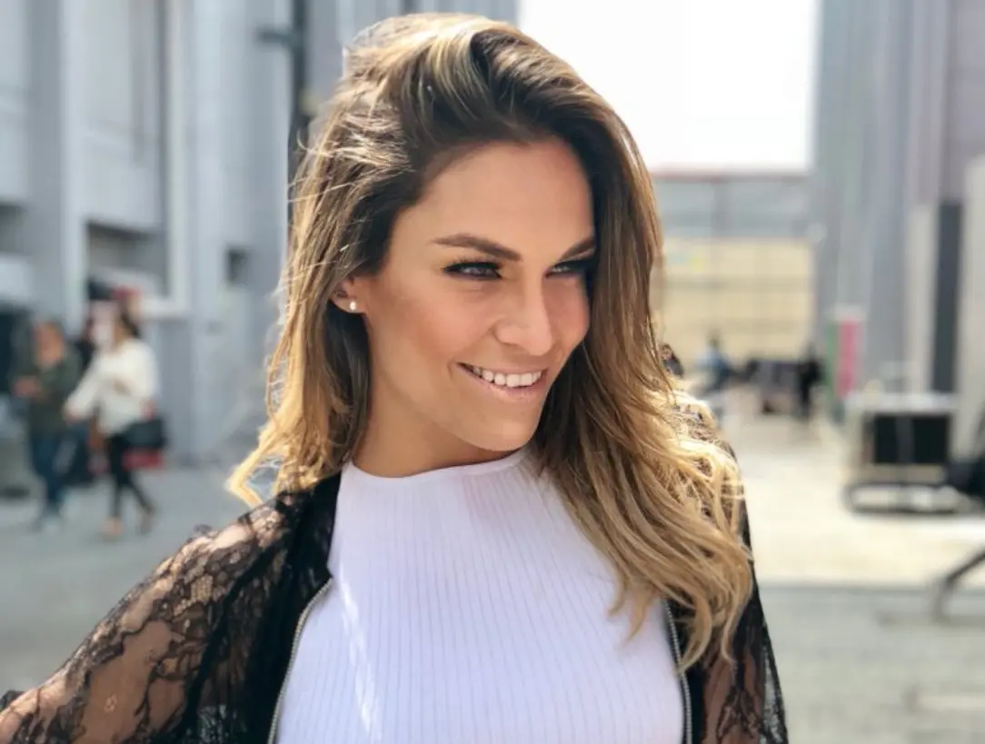 Ha trabajado en obras de teatro como Contigo pero sola.