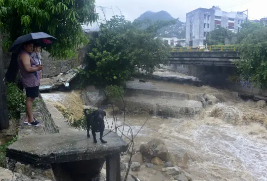 Varias personas se han unido para rescatar a los damnificados