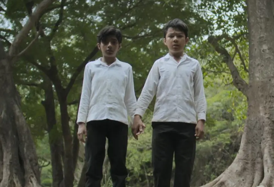 El secreto del río (09 de octubre). Cuando un niño llega a un pequeño pueblo mexicano, una amistad inesperada florece con un chico local, y un oscuro secreto sella su vínculo para siempre.