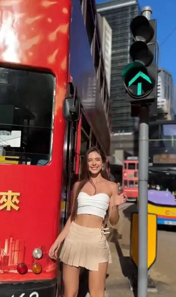 Influencer es golpeada por tranvía Especial