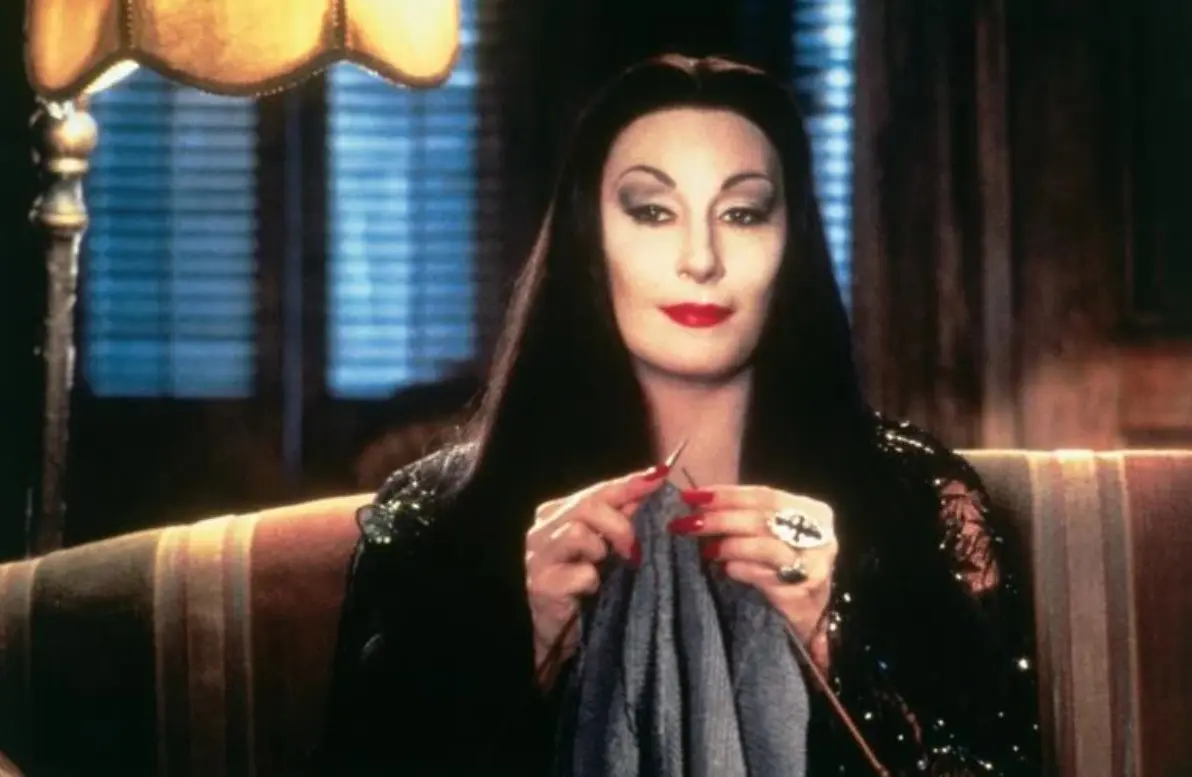 Los locos Adams (08 de octubre). Homero, Morticia, Merlina y Pericles Addams se reencuentran con el tío Lucas y le dan la bienvenida a su extraña, escalofriante y muy unida familia.