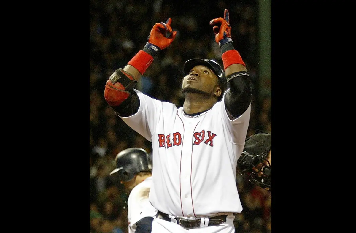 Remontar el vuelo: Los Red Sox de Boston de 2004 (23 de octubre). Mediante entrevistas con protagonistas dentro y fuera del campo, esta serie documental registra el camino de los Red Sox hacia su primer título de la Serie Mundial en 86 años.