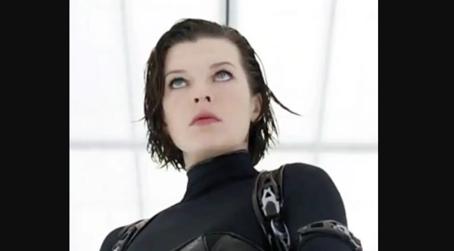 Resident Evil 5: La venganza (01 de octubre). Presa de la corporación Umbrella, Alice lucha por escapar para poder salvar a la humanidad de un virus que convierte a la gente en zombis.