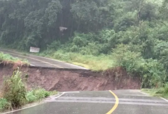 Así fue el momento en que la carretera Federal México-Acapulco se desplomó.