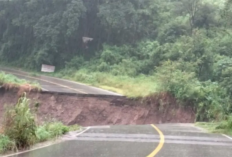 As&iacute; fue el momento en que la carretera Federal M&eacute;xico-Acapulco se desplom&oacute;.
