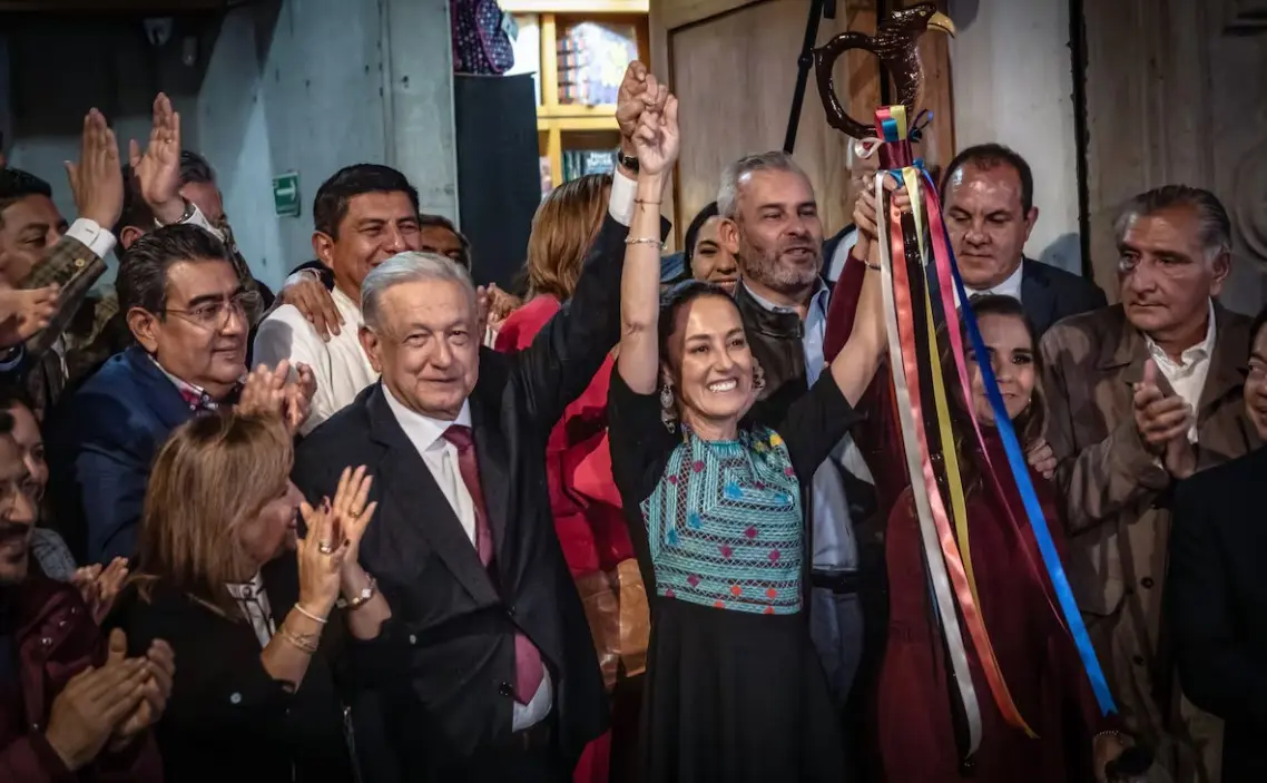 Siete de septiembre de 2023 , el Presidente de la República entregó un bastón de mando a Claudia Sheinbaum, seleccionada por Morena para ser, en la práctica, candidata a sucederle.