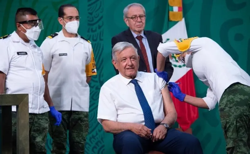 15 de junio de 2021, Andrés Manuel López Obrador, recibió la segunda dosis de la vacuna contra el covid-19 de Oxford/AstraZeneca. El momento se transmitió en vivo durante su conferencia de prensa matutina.