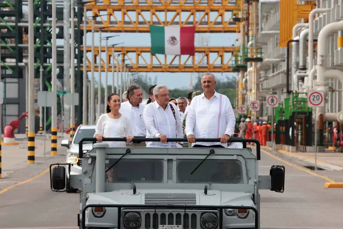 Andrés Manuel López Obrador y Claudia Sheinbaum durante el inicio de producción de la refinería Dos Bocas en Tabasco, México. El 4 de agosto del 2024.