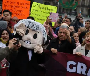 Simpatizantes de AMLO le llevan serenata a Palacio Nacional y le cantan Cielito lindo