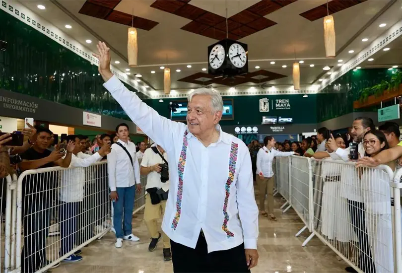 AMLO agradeci&oacute; al pueblo de M&eacute;xico por haberle permitido gobernarlo. 